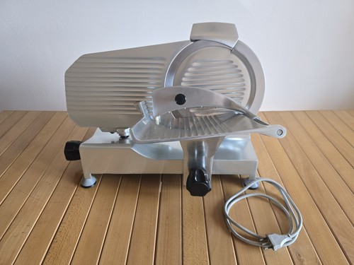 Affettatrice elettrica semi - affettatrice,